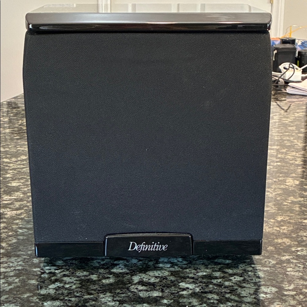 SuperCube 2000 Definitive Technology Compact Powered subwoofer